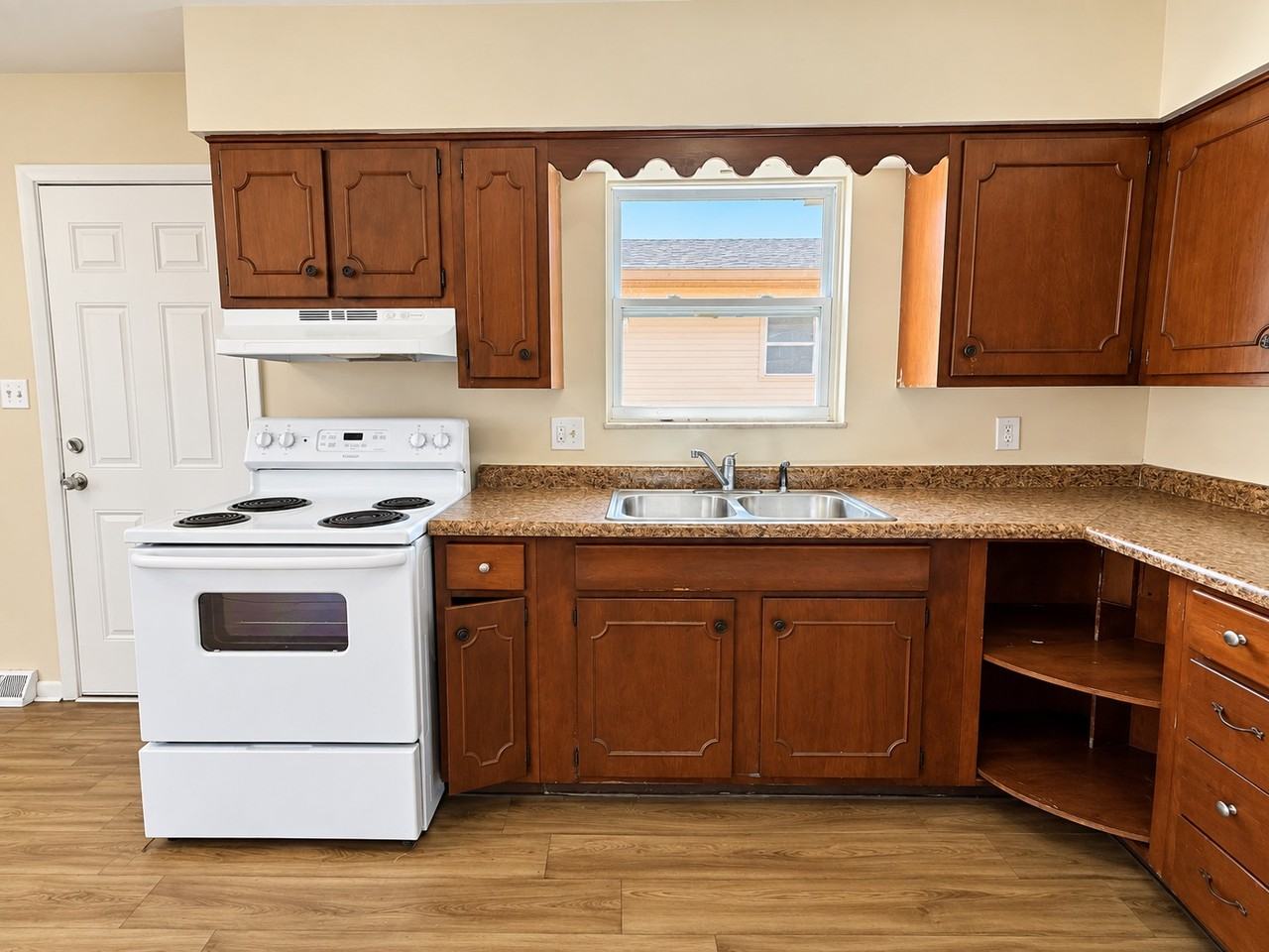2830 Dietz St - Photo 4 of 12