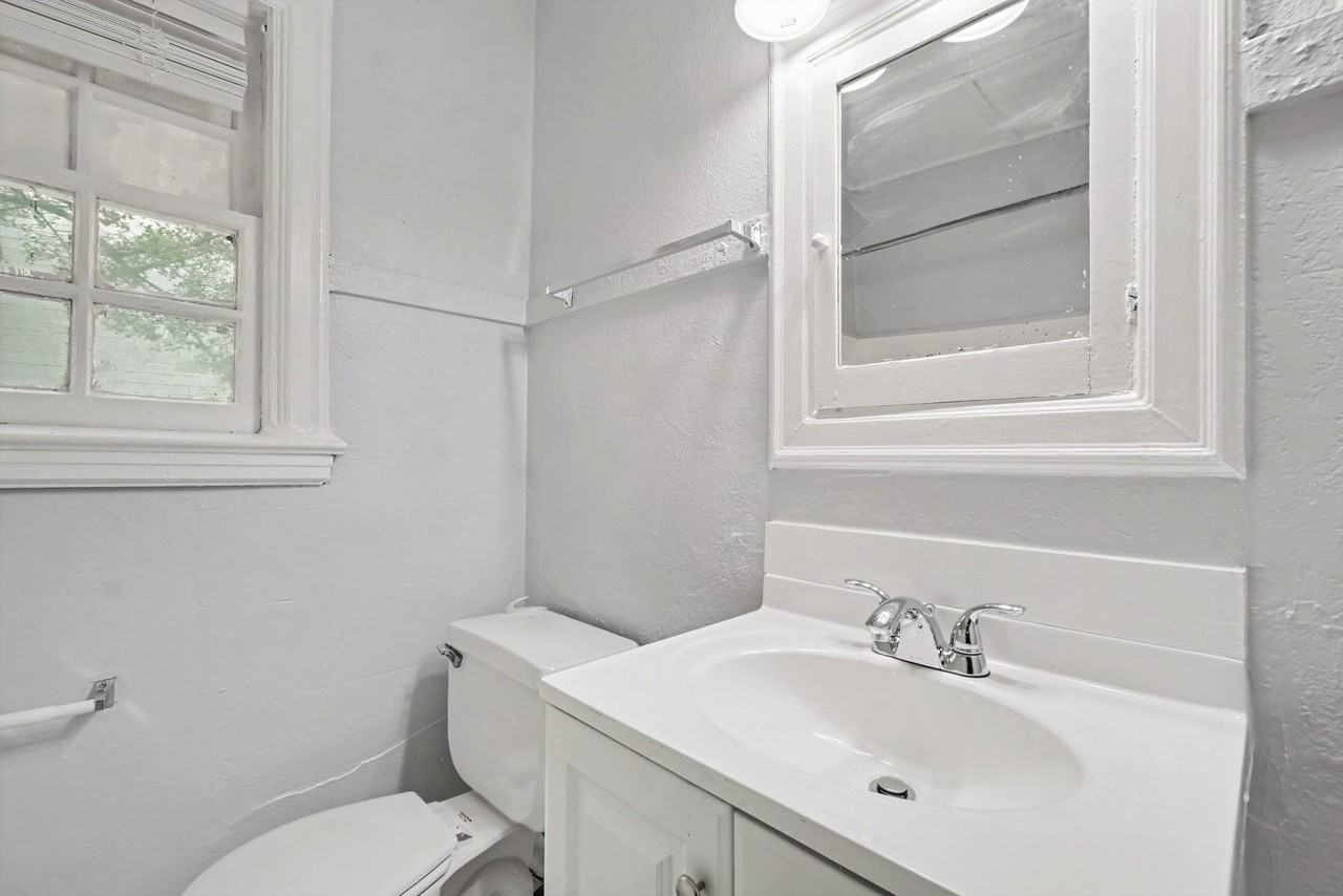 4026 Holland Ave #7 - Photo 6 of 15