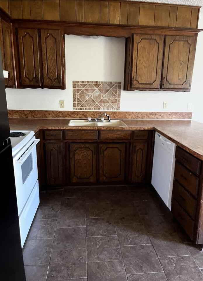 2950 Robert Rd - Photo 3 of 7