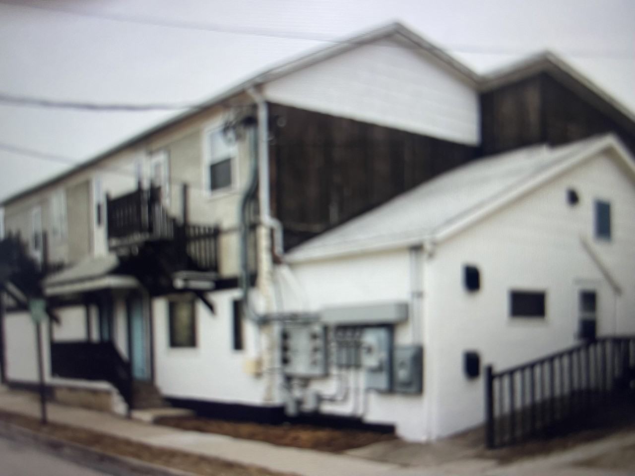 1202 Washington St - Photo 2 of 5