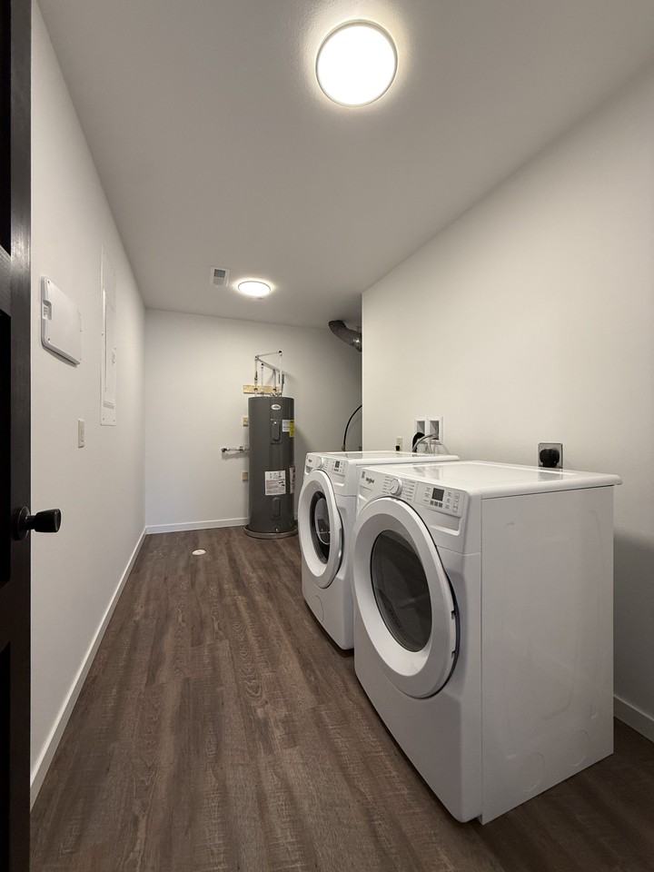 5491 164th St #5493 - Photo 4 of 18