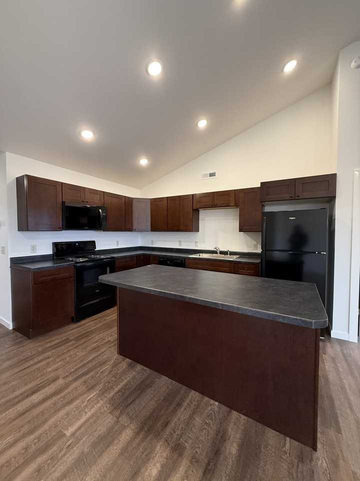 5491 164th St #5493 - Photo 6 of 18