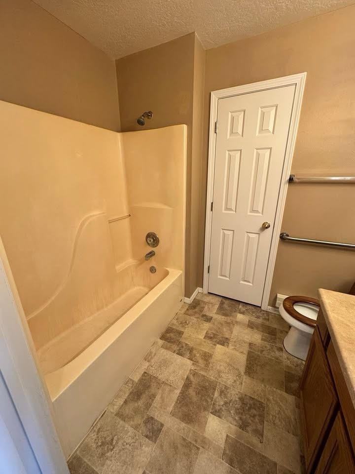 2140 Elizabeth Blvd #17D - Photo 4 of 11