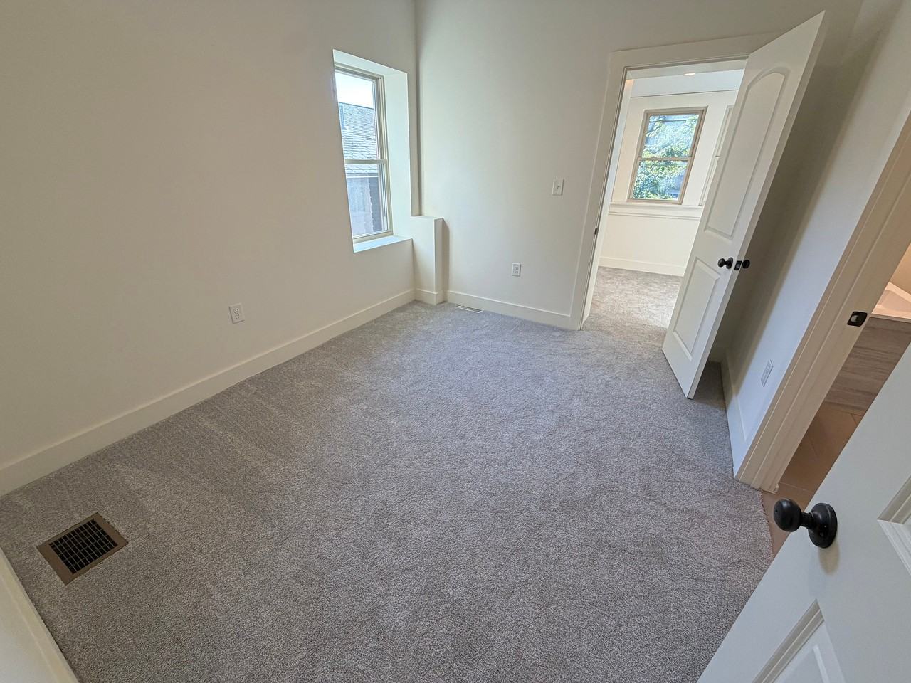 39 Auburn Ave - Photo 4 of 31