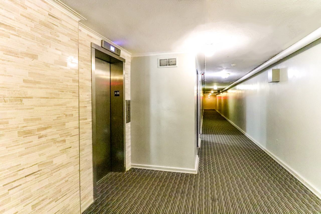 77 Erskine Avenue, Toronto - Photo 5 of 8