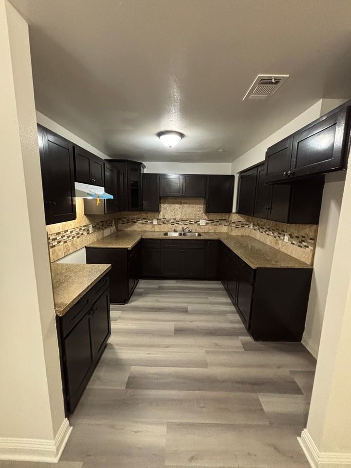 200 West 52nd Street - Photo 7 of 23