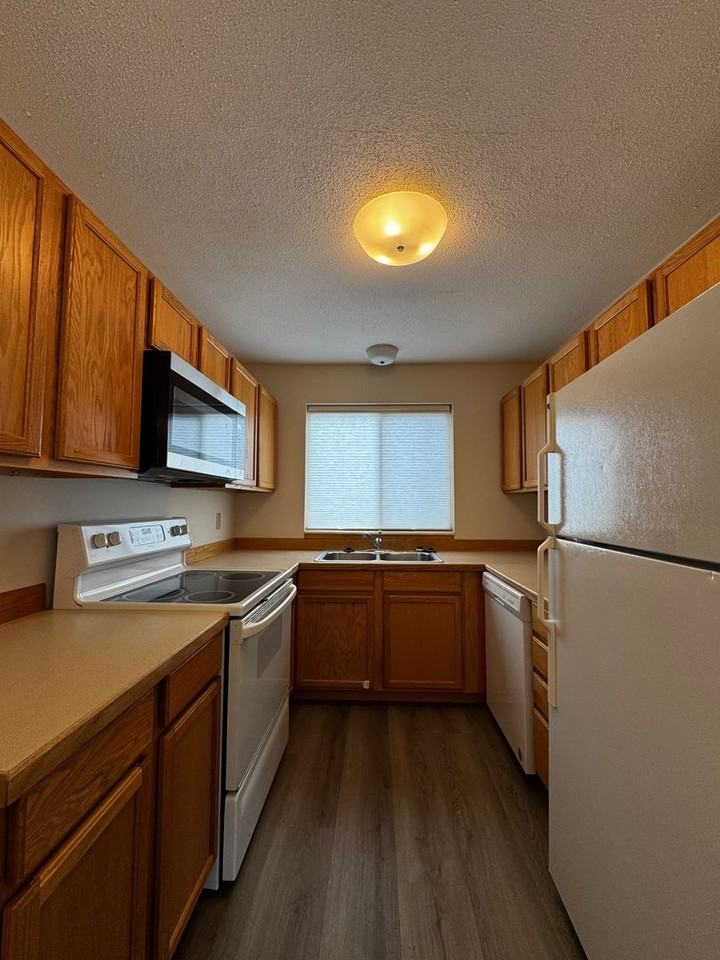 Brookside Manor - Photo 5 of 25