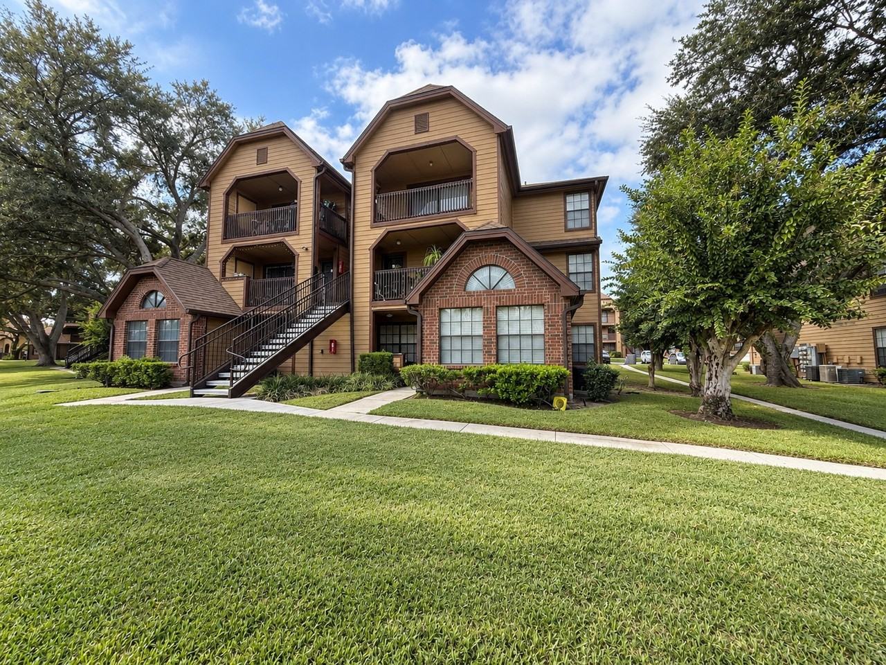 305 Lakepointe Drive - 1Unit 101 #1 - Photo 4 of 34