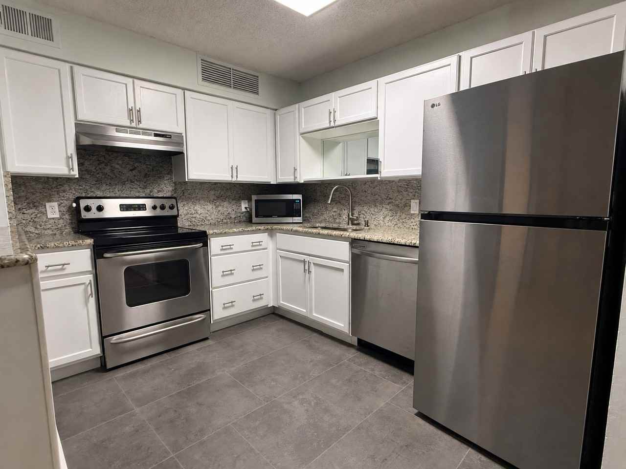 305 Lakepointe Drive - 1Unit 101 #1 - Photo 7 of 34