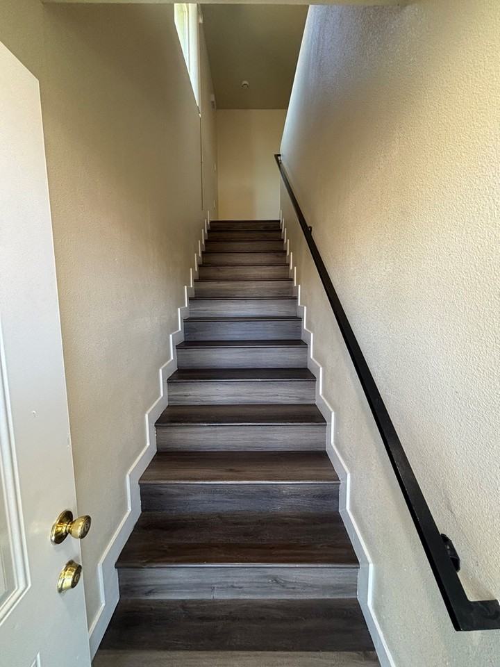322 1/2 East 33rd Street - Photo 3 of 18