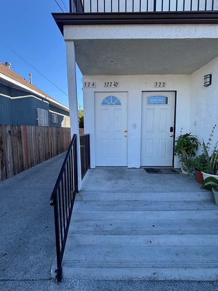 322 1/2 East 33rd Street - Photo 2 of 18