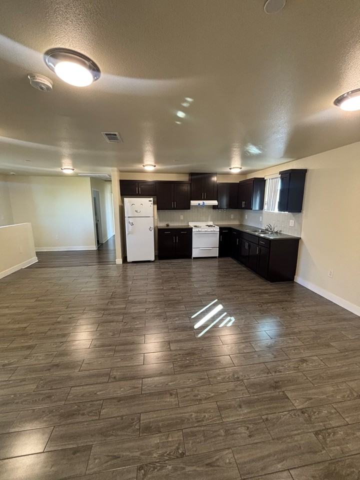 322 1/2 East 33rd Street - Photo 7 of 18