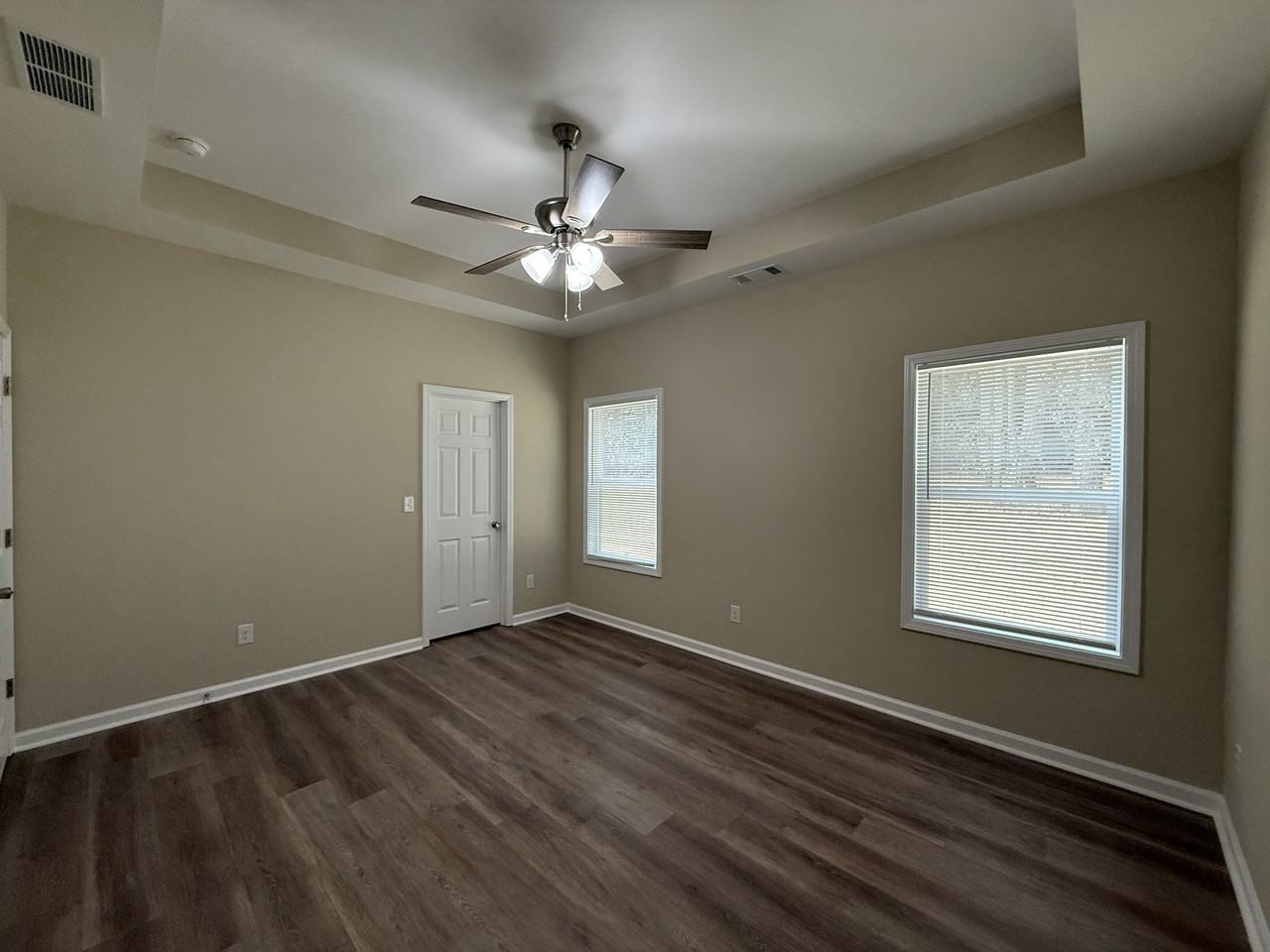 184 N Burson Ave #1 - Photo 4 of 18