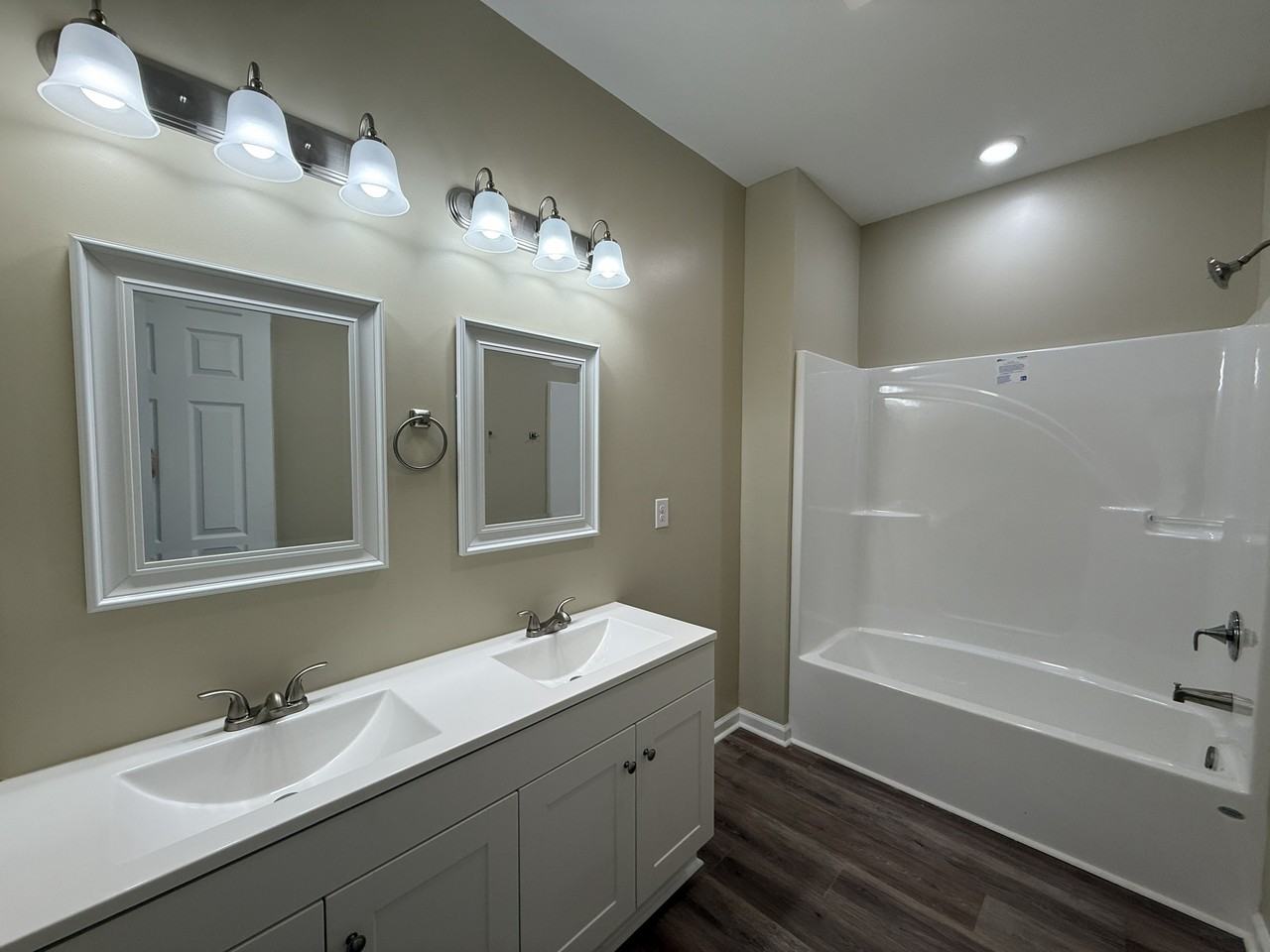 184 N Burson Ave #1 - Photo 5 of 18