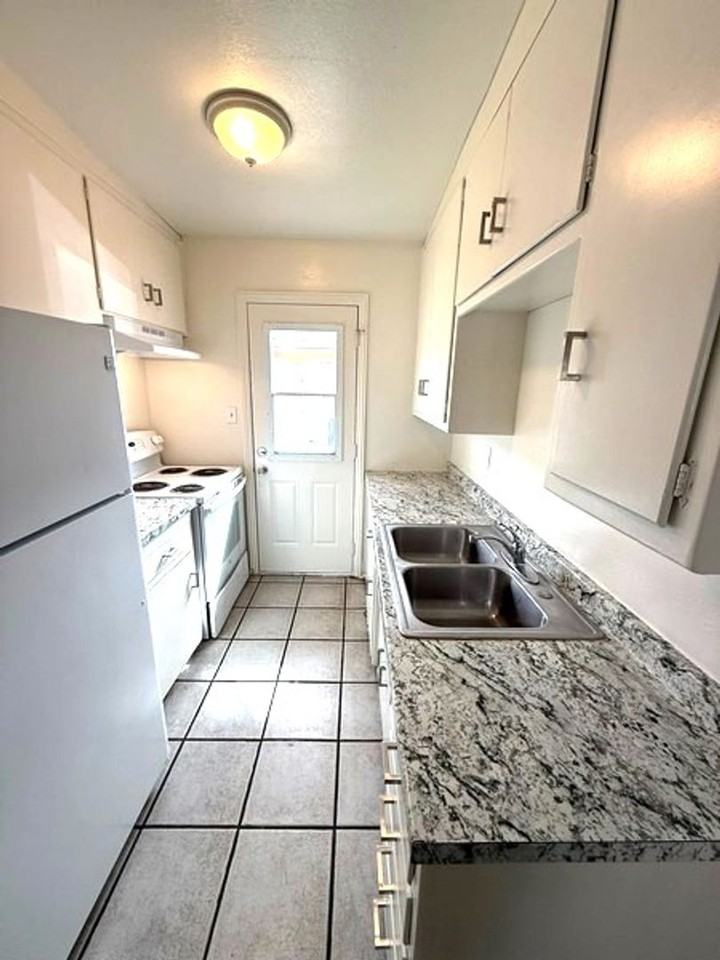 4522 11th St #4524D - Photo 4 of 8