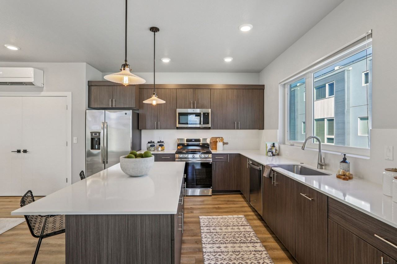 736 S 300 E #1 - Photo 4 of 32