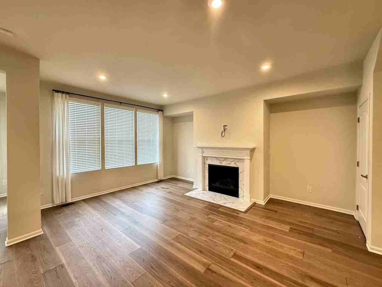 2820 Fairgrove Crescent Dr #1 - Photo 7 of 39