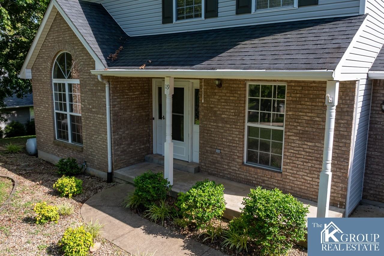 119 Charlotte Cir - Photo 3 of 11