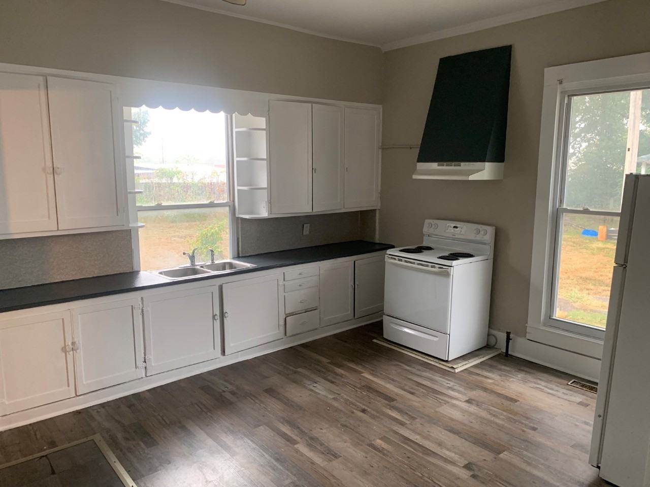 309 Hollywood Dr - Photo 4 of 11