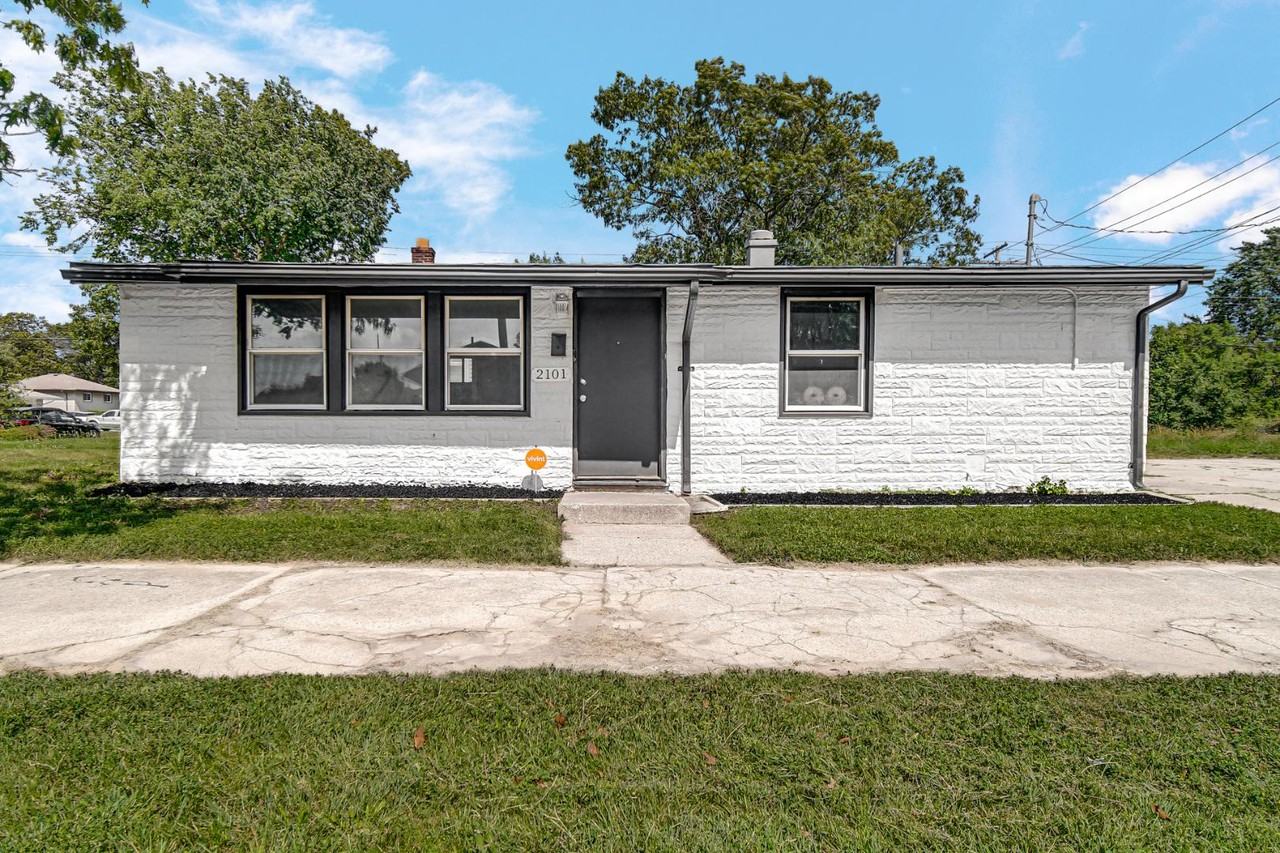 2101 Chase St - Photo 3 of 20