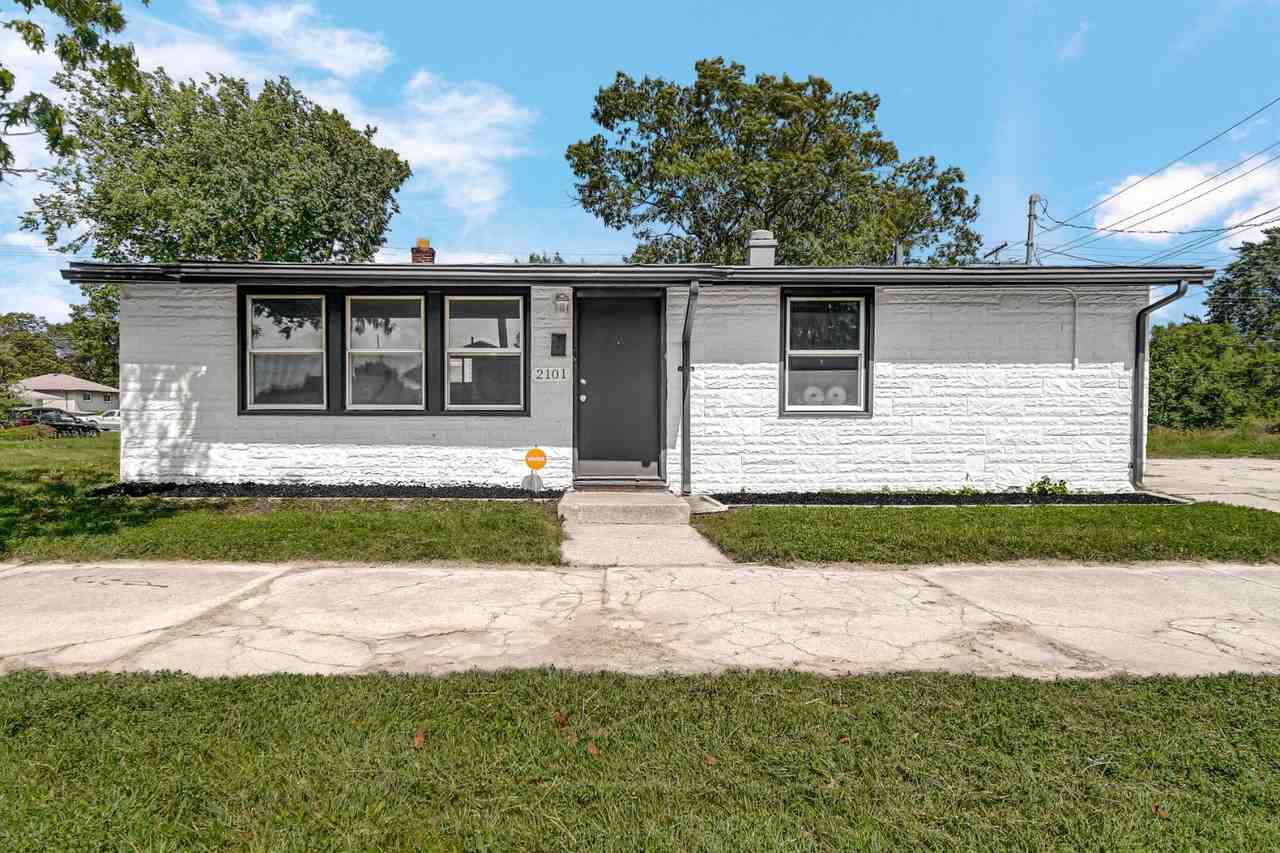 2101 Chase St - Photo 4 of 20