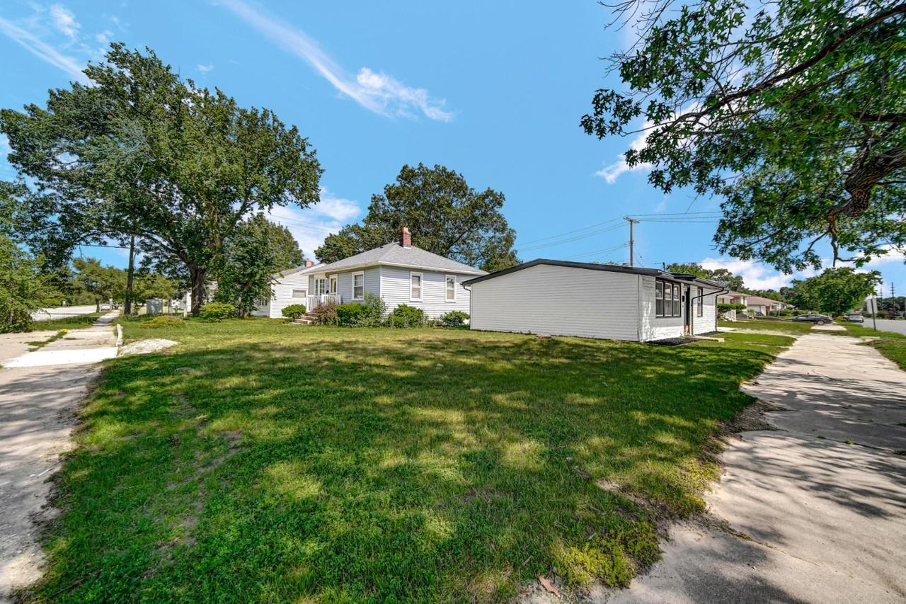 2101 Chase St - Photo 7 of 20