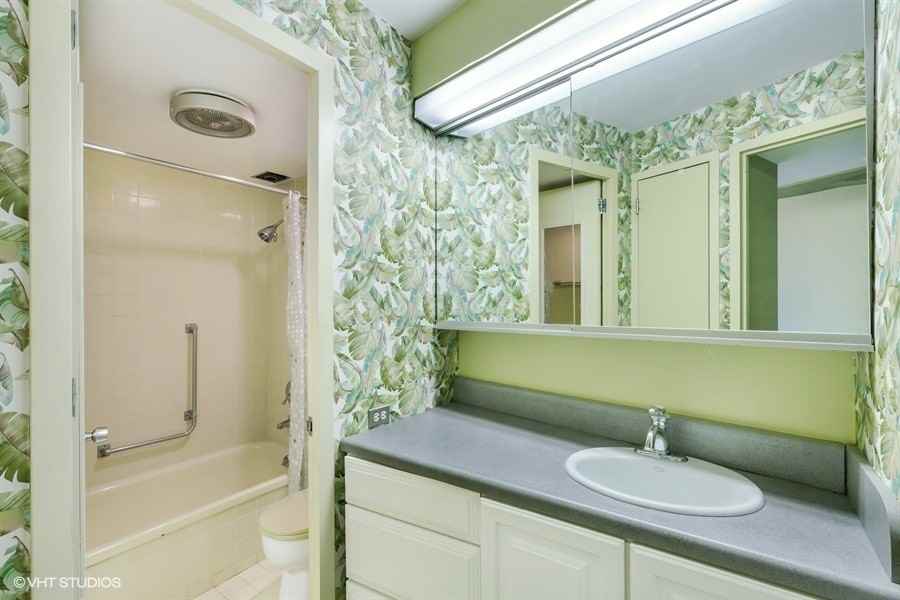 300 North State Street - 5201Unit 5201 #5201 - Photo 4 of 13