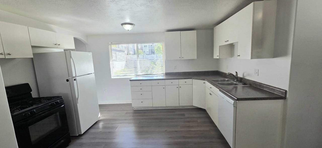 13413 Minuteman Dr #2 - Photo 4 of 25