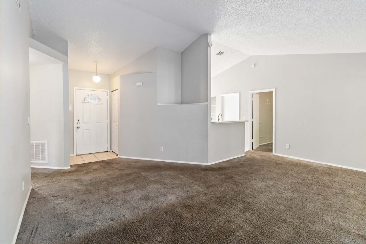 218 Cranbrook Dr #1 - Photo 3 of 22
