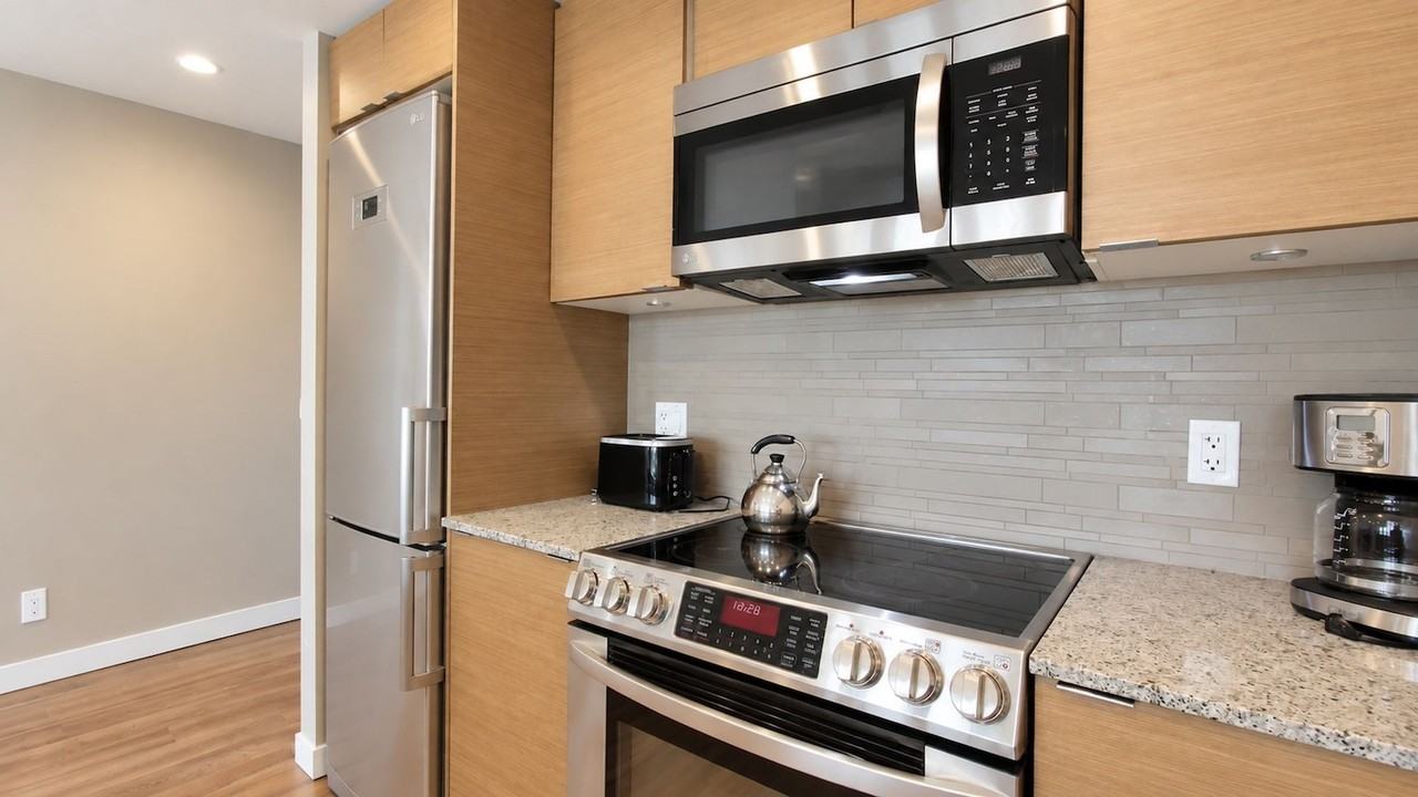 135 17th Street East - Photo 7 of 14