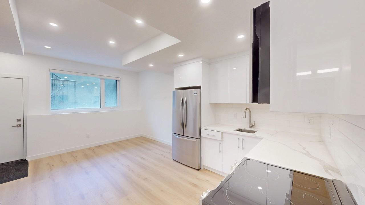 3331B 19 Ave Sw - Photo 2 of 8