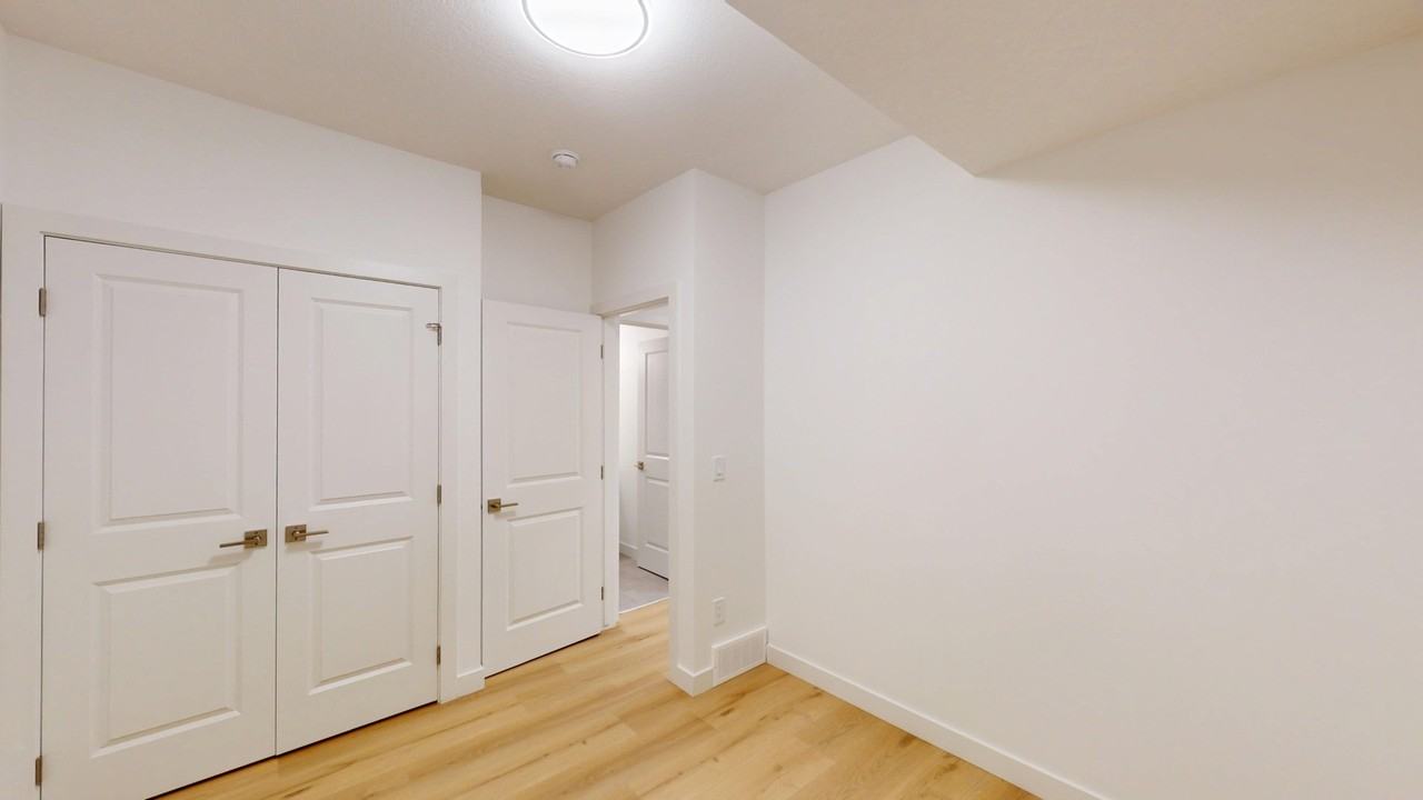 3331B 19 Ave Sw - Photo 5 of 8