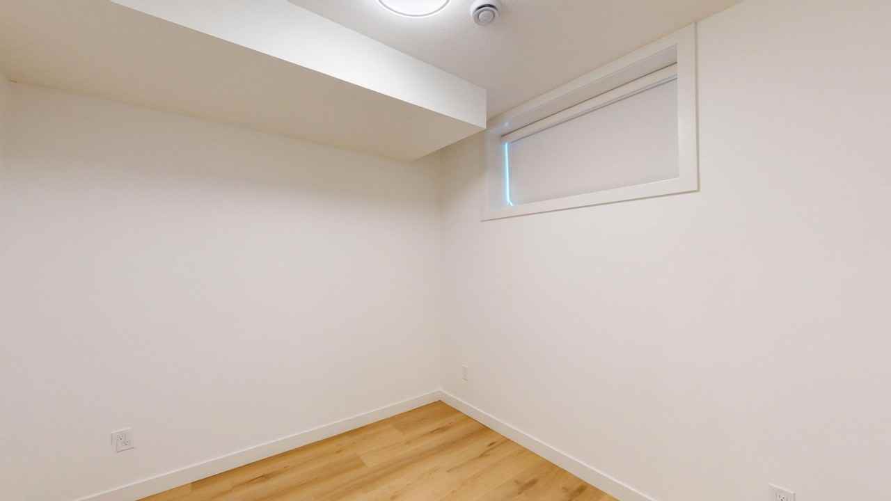 3331B 19 Ave Sw - Photo 6 of 8