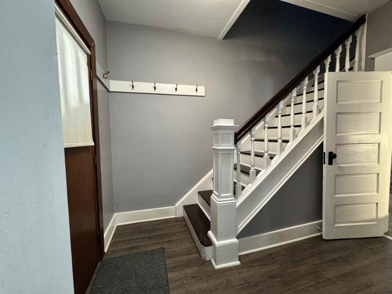 240 Ottawa Ave - Photo 4 of 16