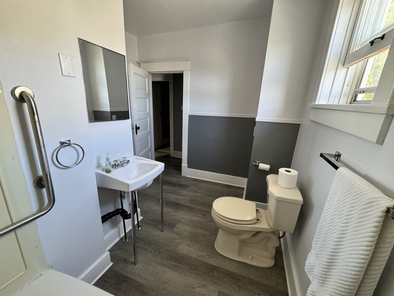 240 Ottawa Ave - Photo 5 of 16