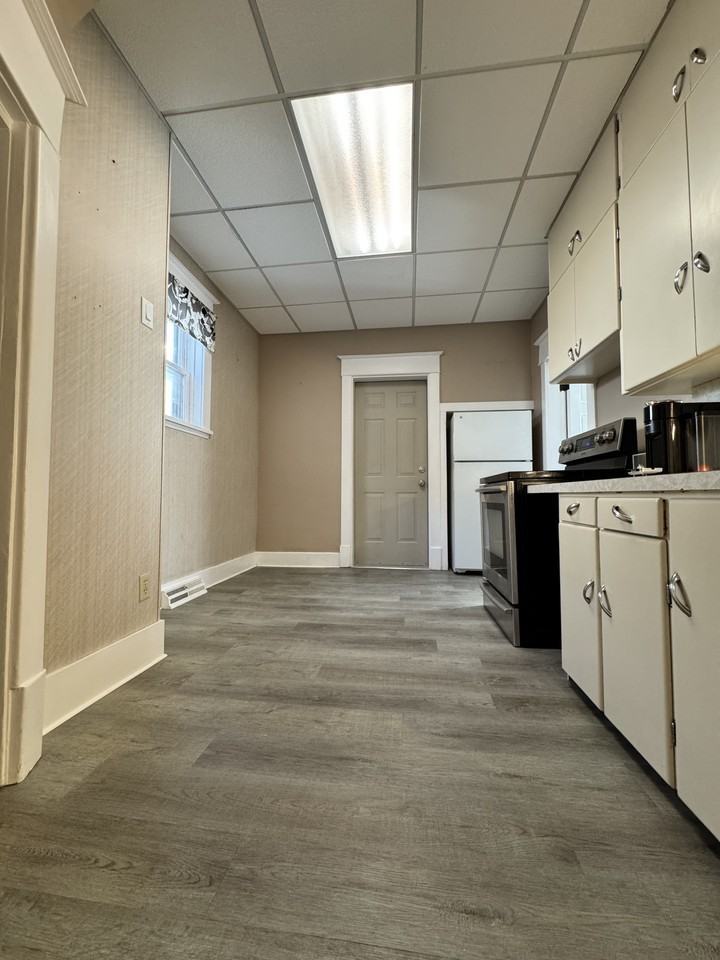 240 Ottawa Ave - Photo 2 of 16