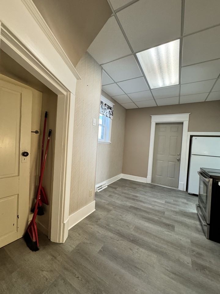 240 Ottawa Ave - Photo 3 of 16
