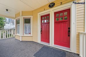 featured image of 962 13th Ave E