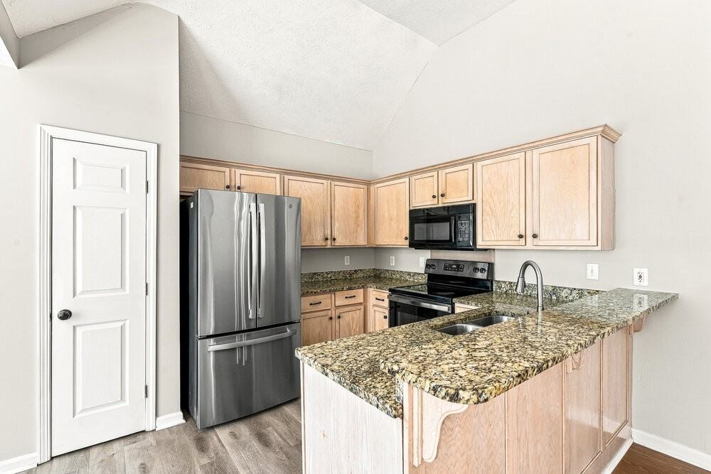 277 Iris Dr - Photo 6 of 16