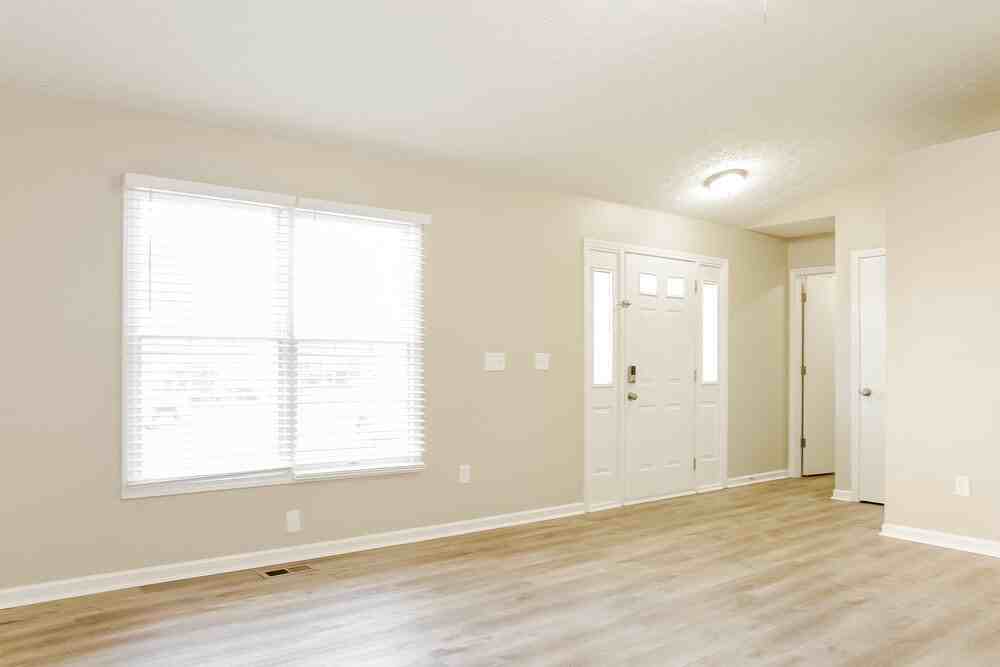 4572 Dungannon Dr - Photo 5 of 17