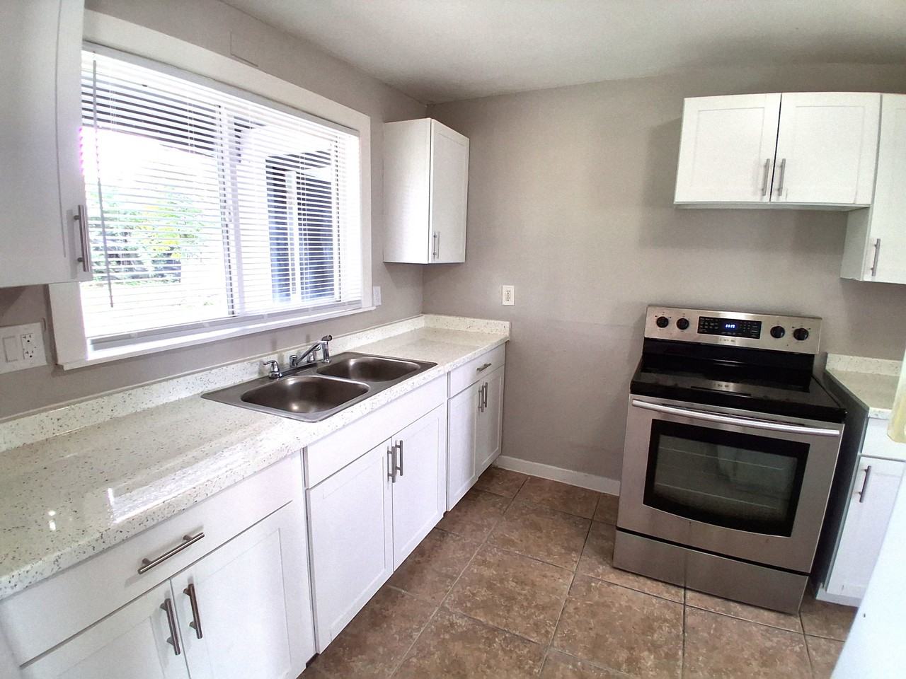 1631 Palmetto Ave #1 - Photo 3 of 14