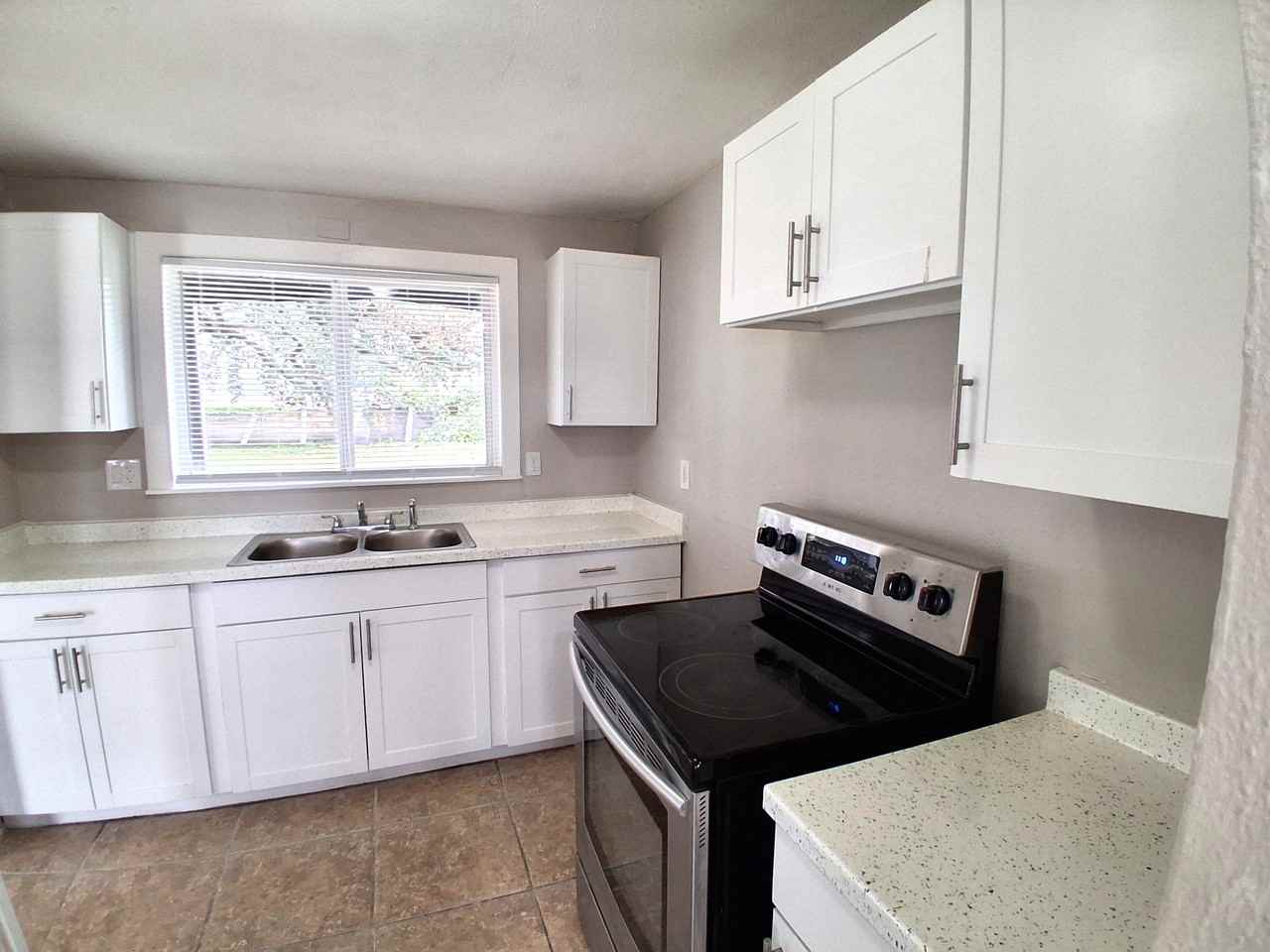 1631 Palmetto Ave #1 - Photo 4 of 14