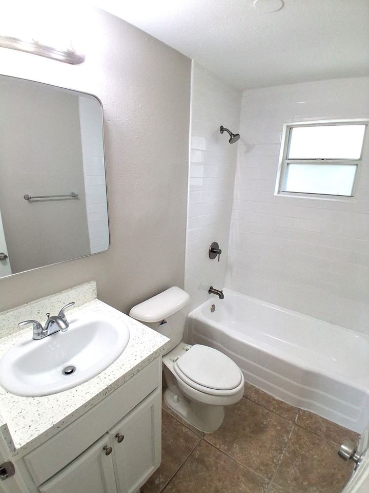 1631 Palmetto Ave #1 - Photo 7 of 14