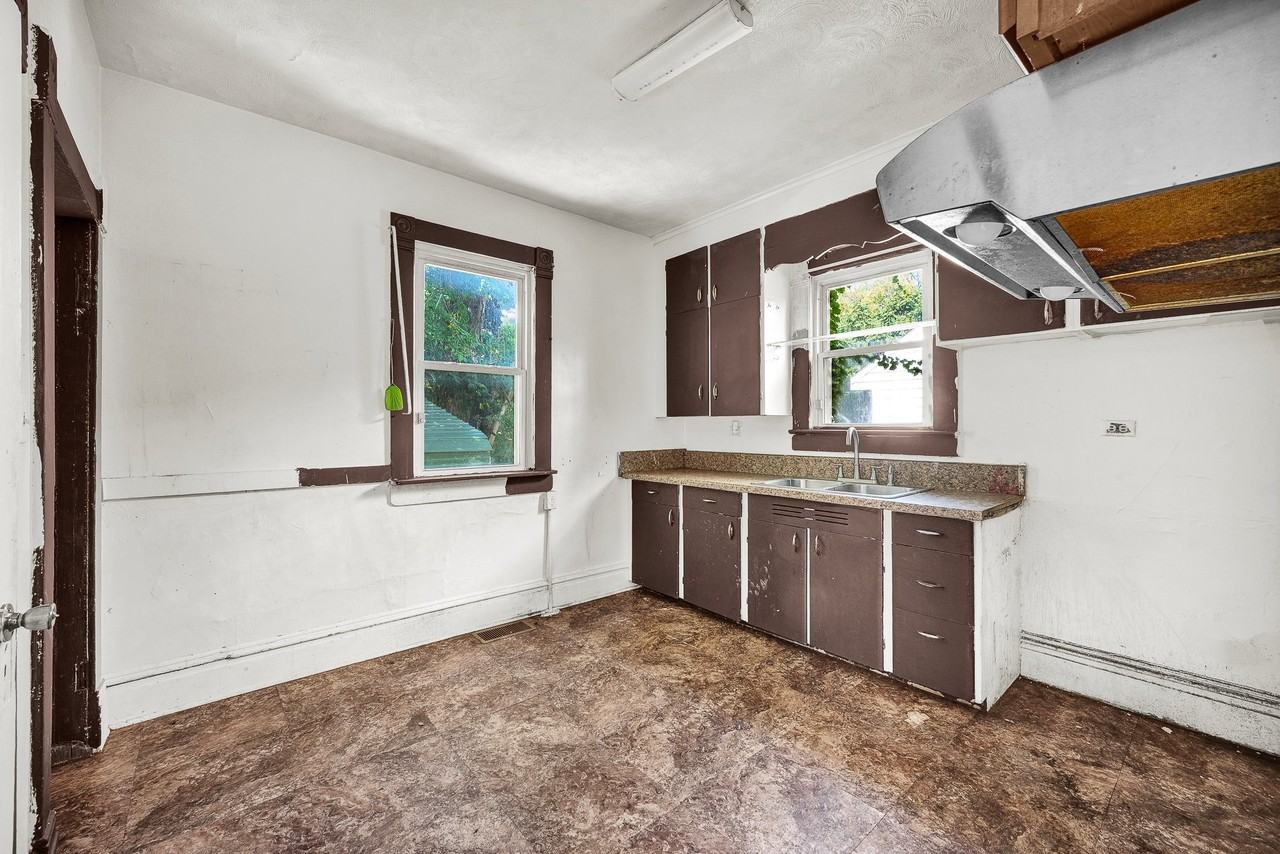 2711 N Dechman Ave #1 - Photo 6 of 21