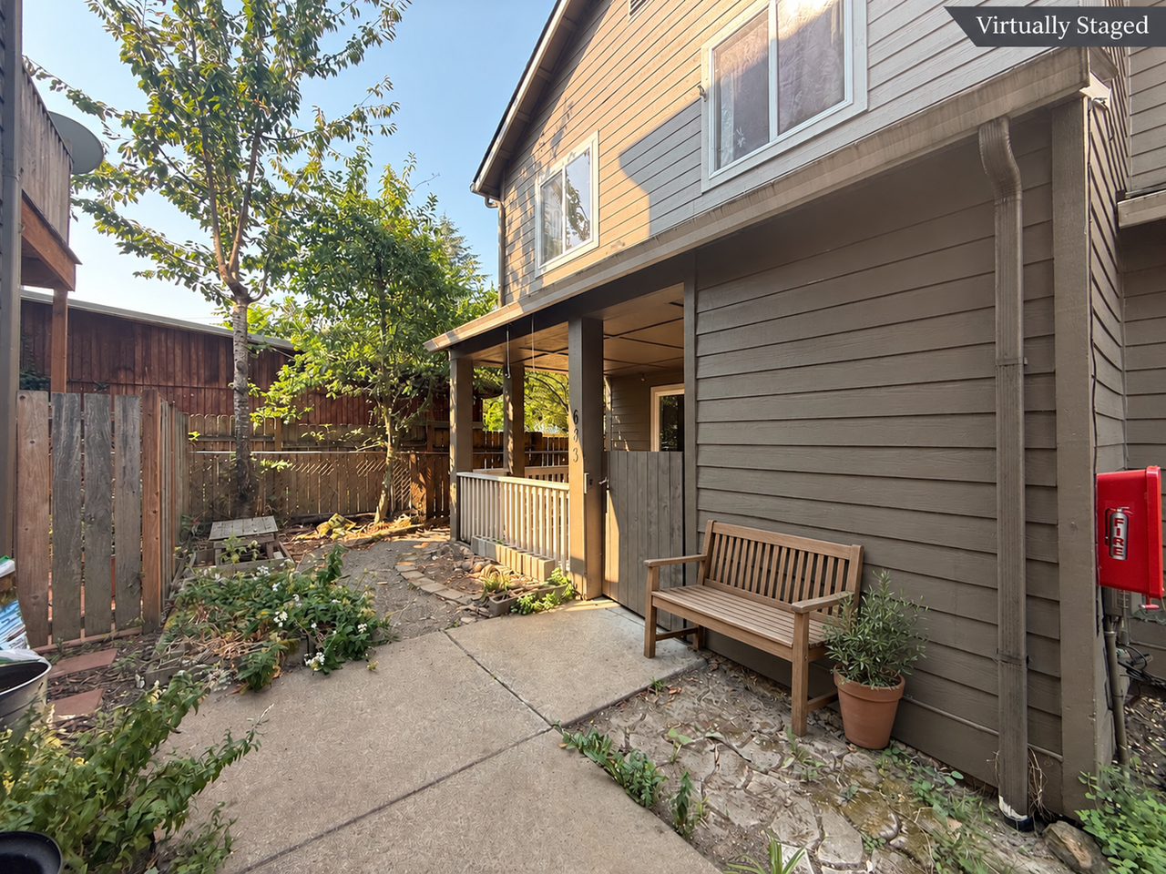 683 Se 197th Ave - Photo 2 of 40