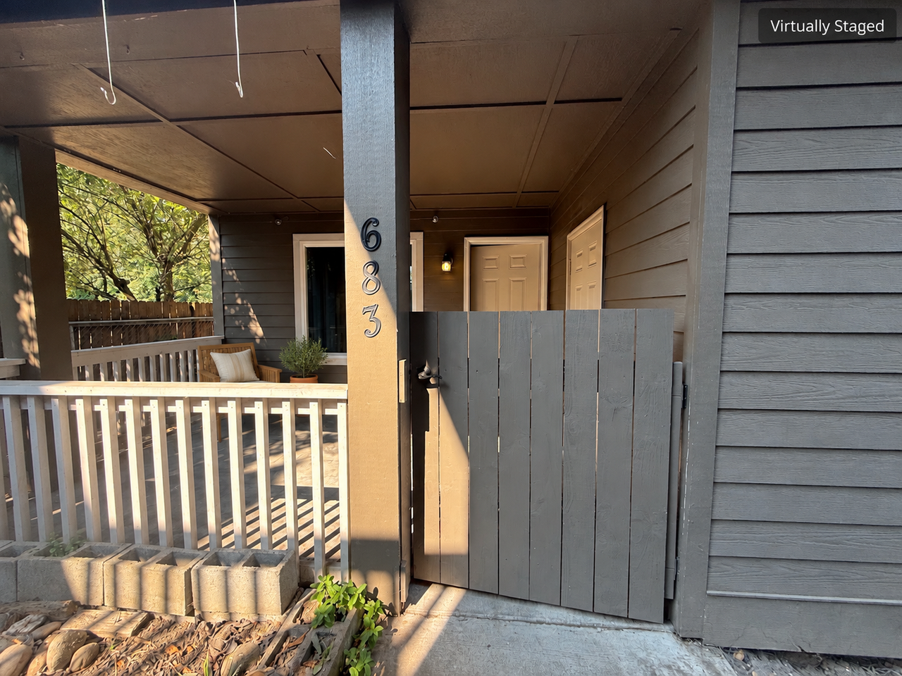 683 Se 197th Ave - Photo 4 of 40