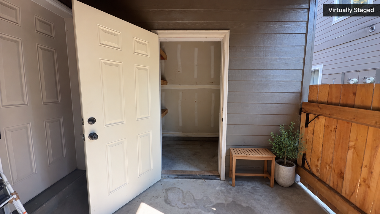 683 Se 197th Ave - Photo 5 of 40