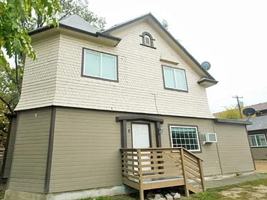 featured image of 904 E Chicago St