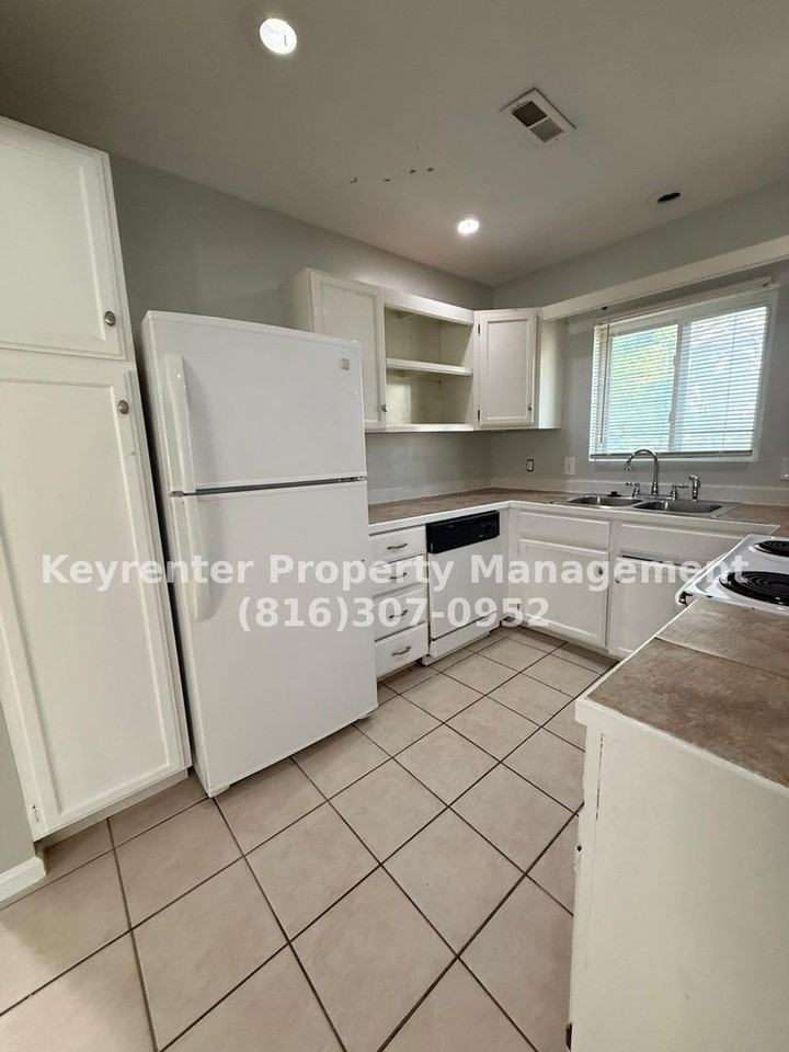 8022 Garfield Ave - Photo 2 of 13