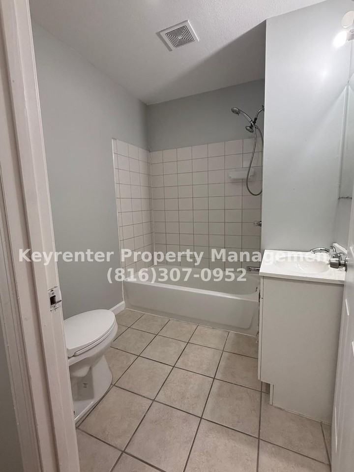8022 Garfield Ave - Photo 4 of 13